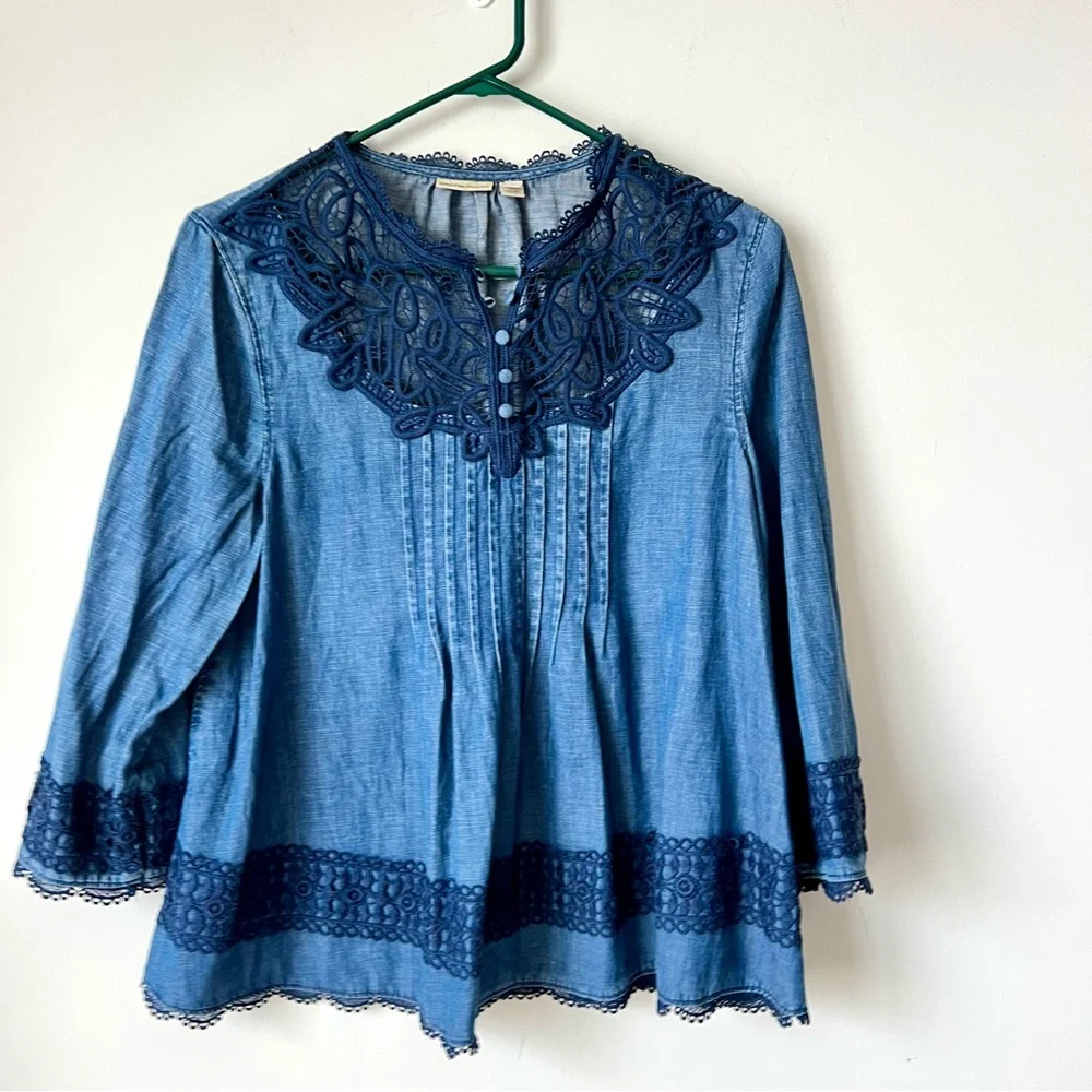 ANTHROPOLOGIE HOLDING HORSES Perra Chambray Lace Swing Top—SZ. 6